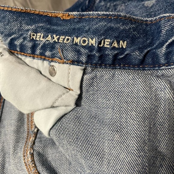 American Eagle Relaxed Mom jean - Picture 3 of 5